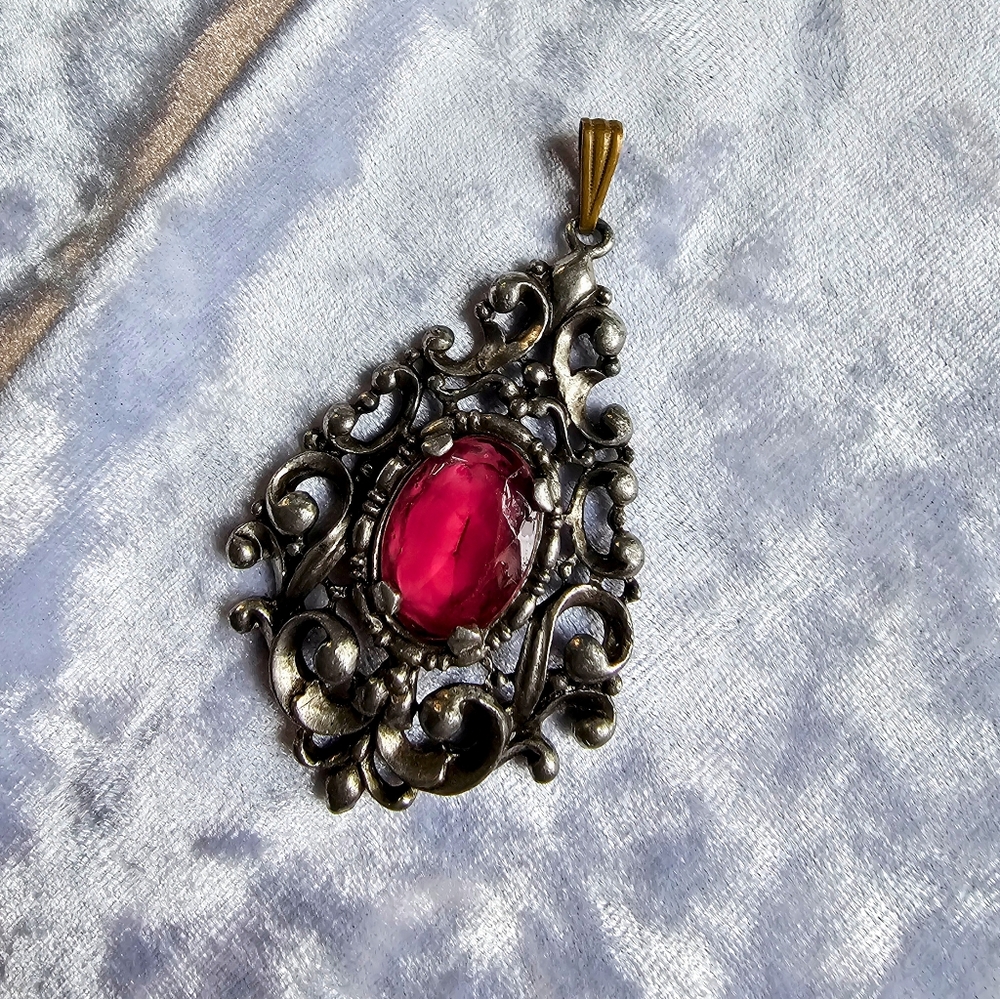 PINK GLASS PENDANT